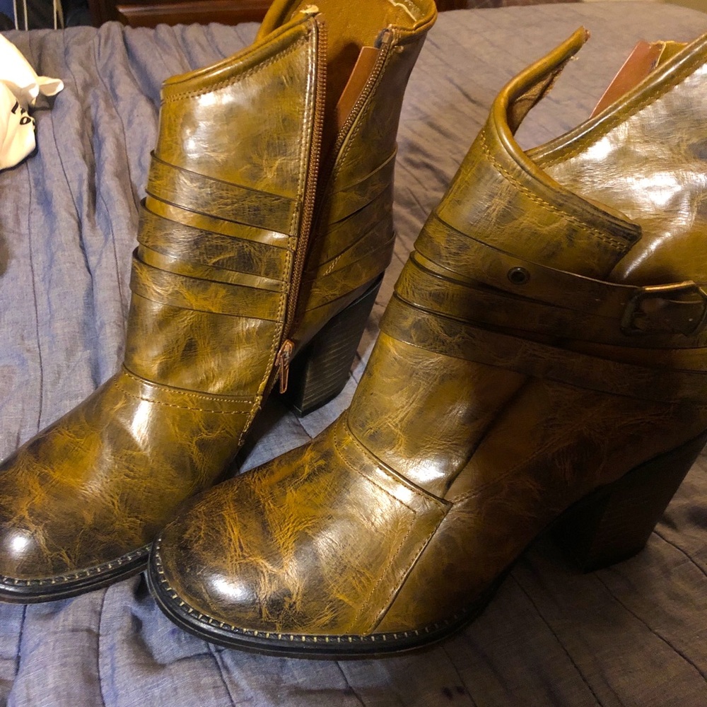 Maurices Rosalie Booties Brown Faux Leather Side Zip Ankle Boots Womens Size 10